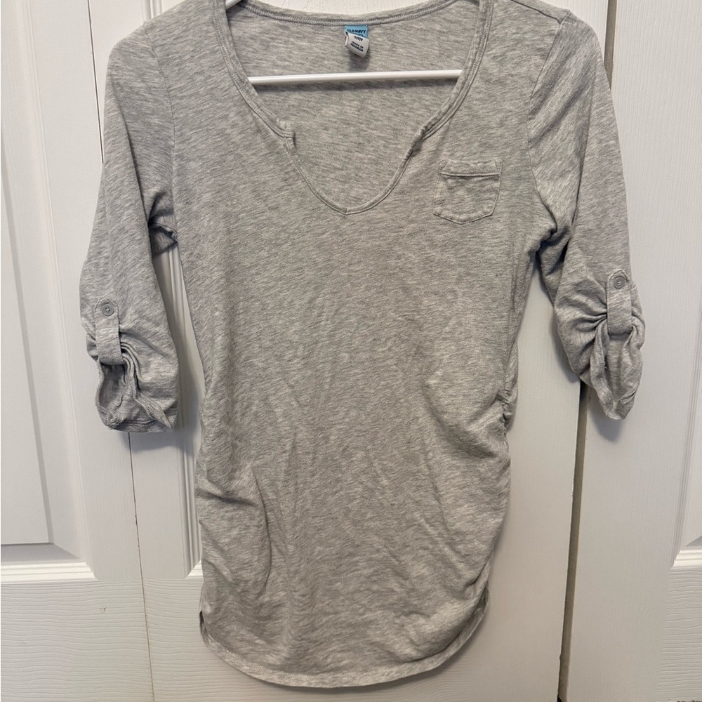 Old Navy Heather Gray V-Neck Three Quarter Sleeve Maternity Tee